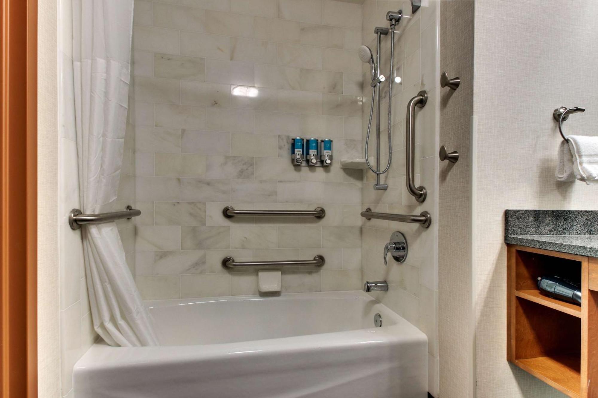 Drury Plaza Hotel Richmond Глен Ален Екстериор снимка