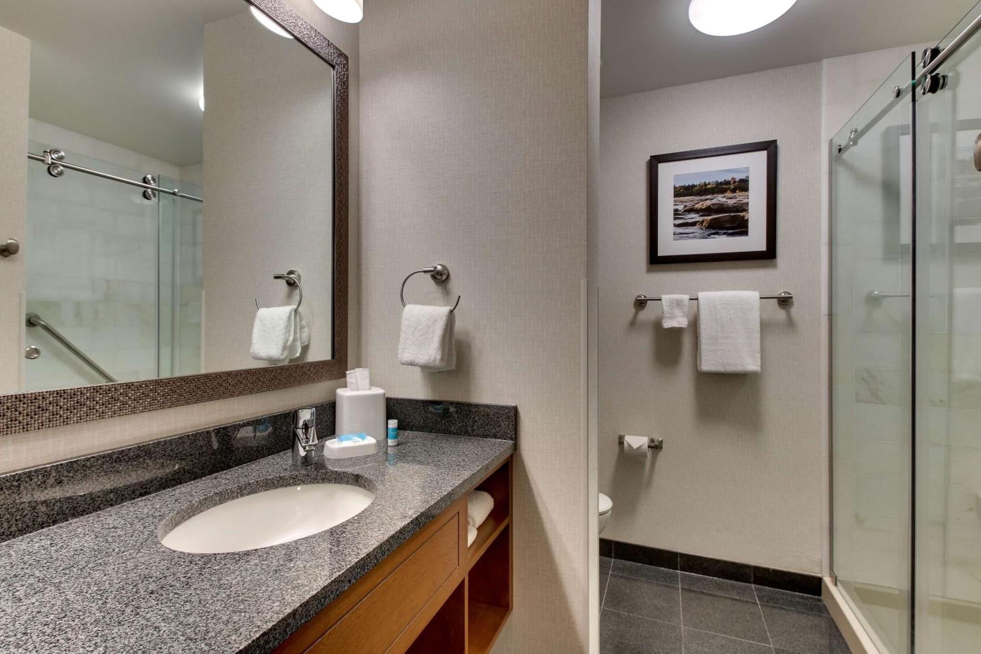 Drury Plaza Hotel Richmond Глен Ален Екстериор снимка