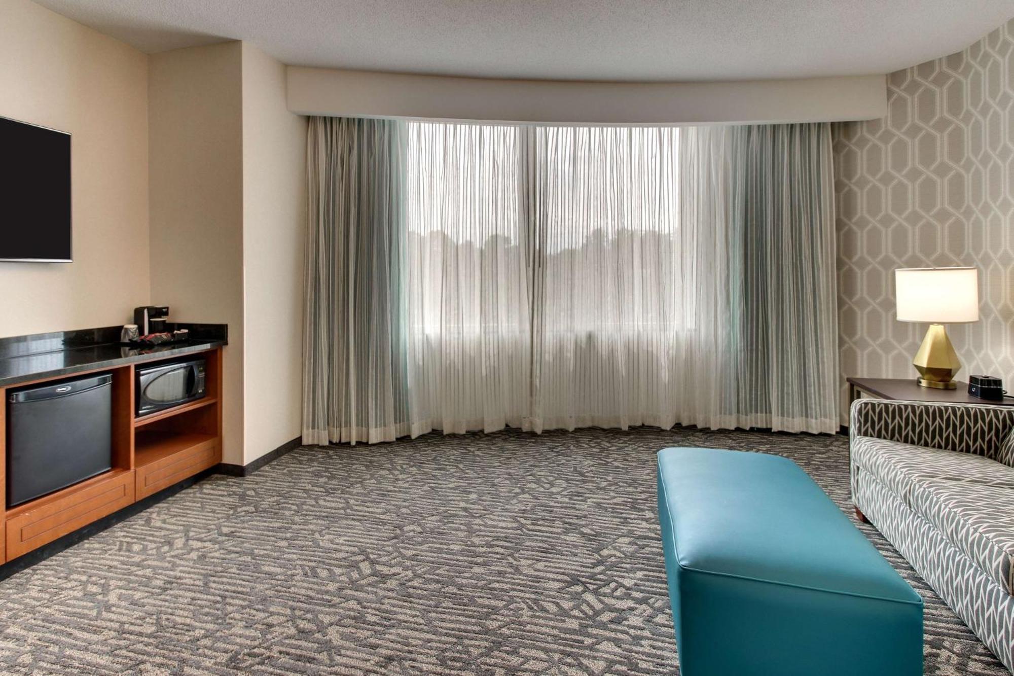 Drury Plaza Hotel Richmond Глен Ален Екстериор снимка